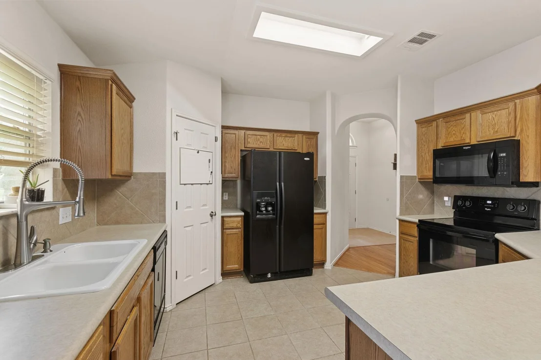 Photo of 659 Cullen BLVD
