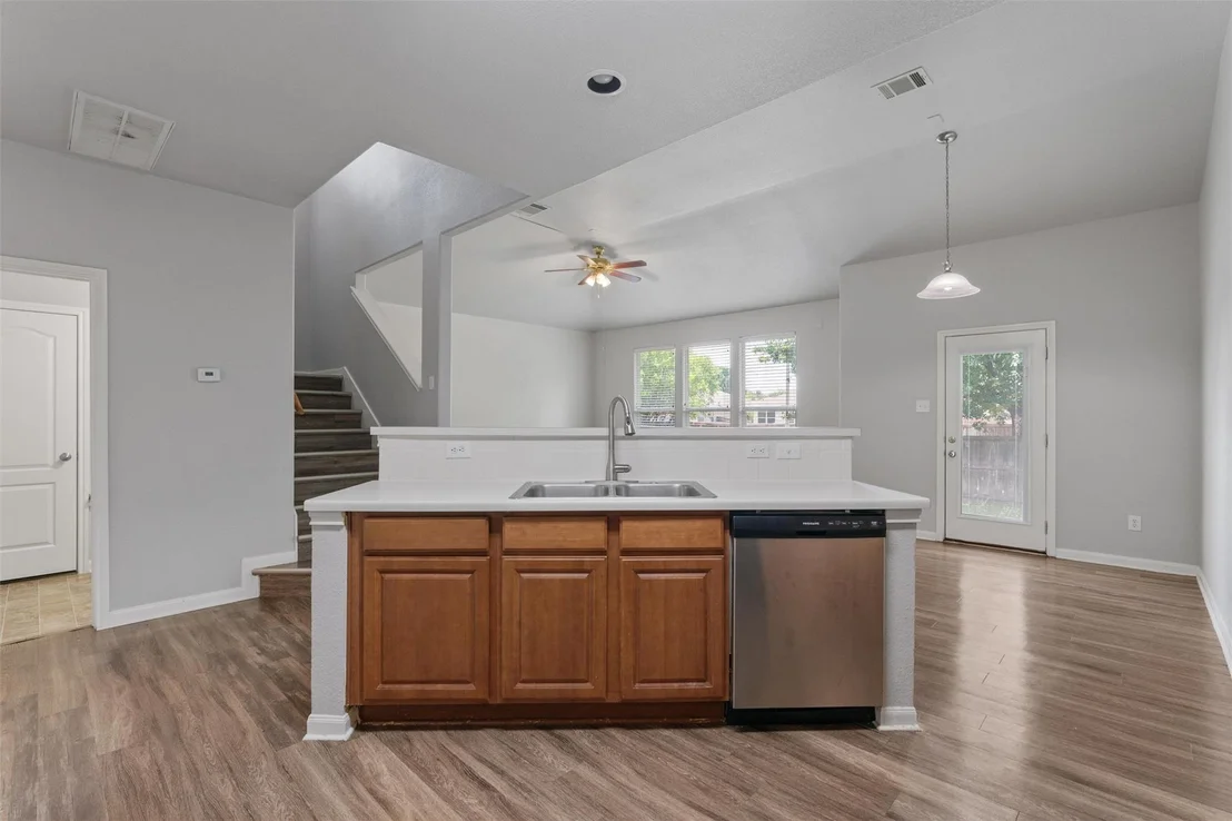 Photo of 198 Covent DR