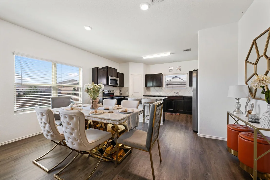 Photo of Unit 12F at 524 Circle WAY