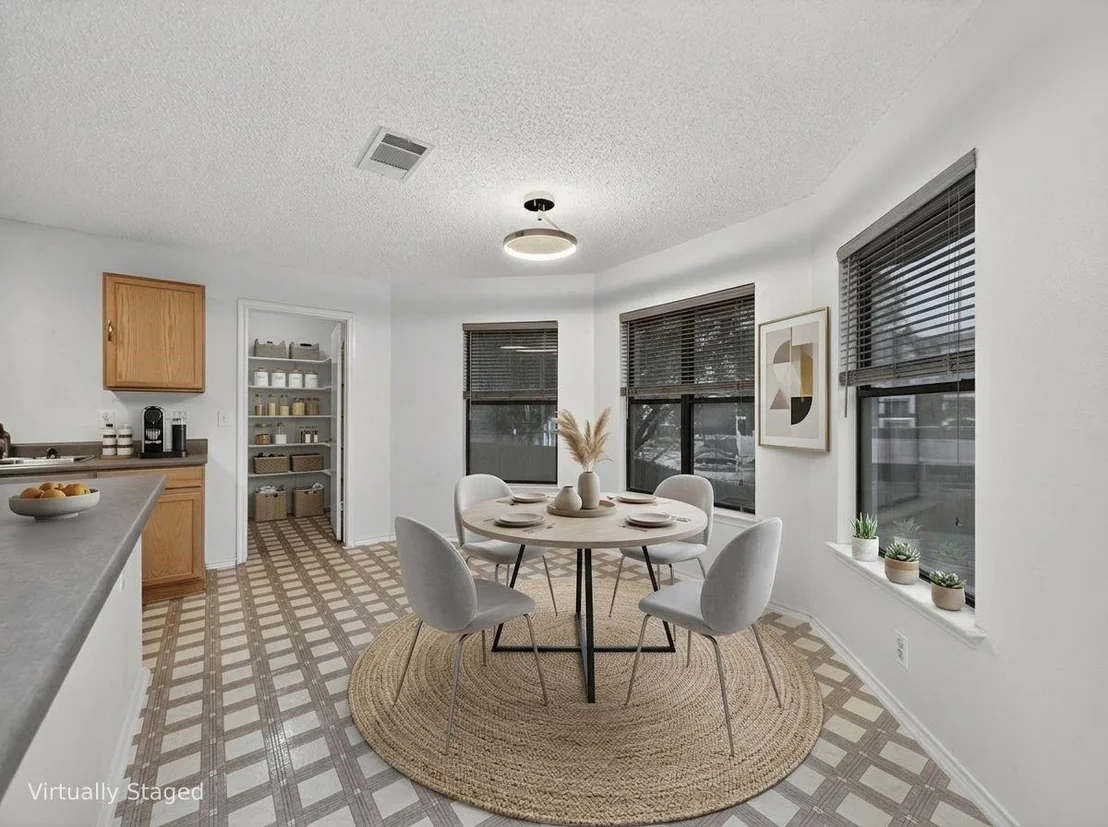 Photo of 15300 Iola CV