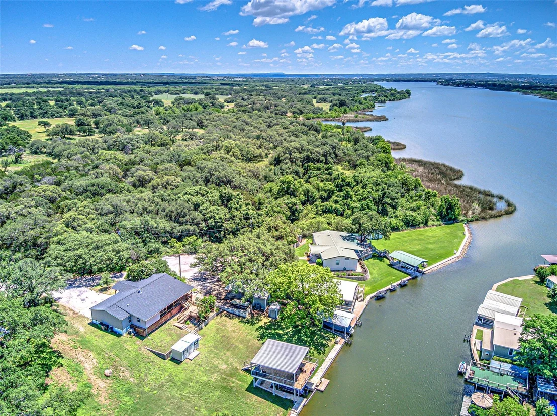Photo of 702 Liveoak RD