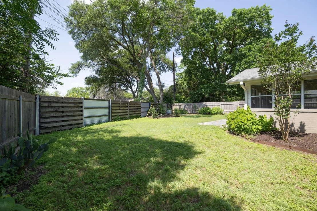 Photo of 1805 Westmoor DR