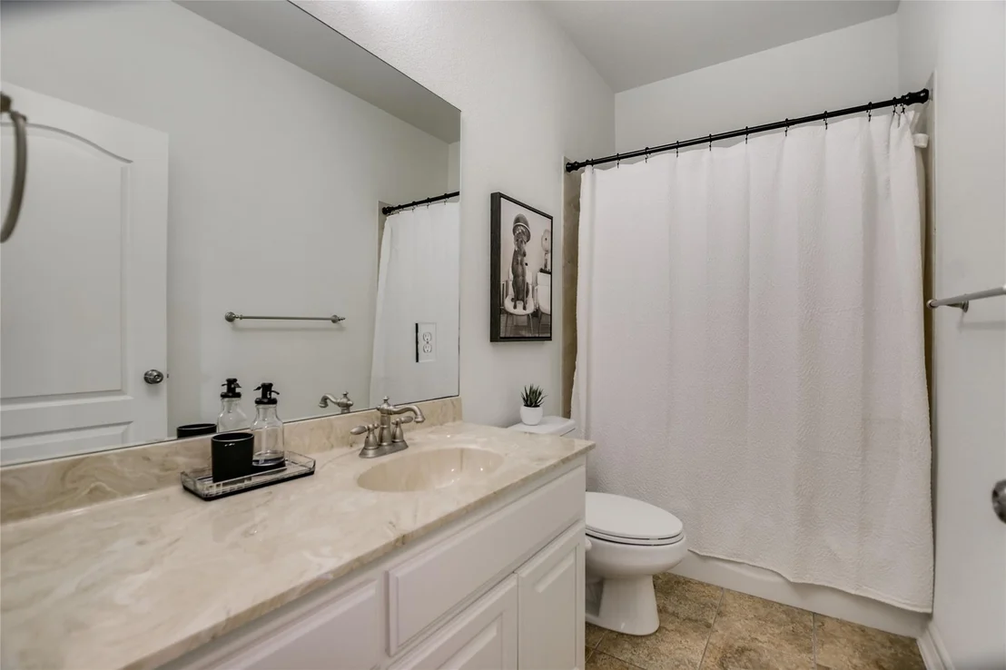 Photo of 112 Oak Plaza DR