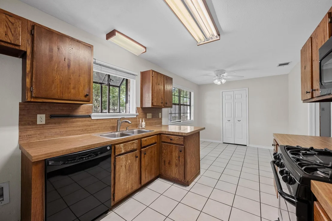 Photo of 2412 W Messick LOOP