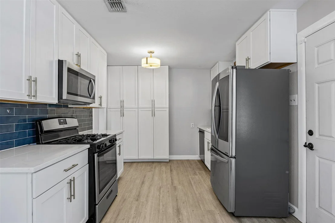 Photo of 4709 Leslie Ave