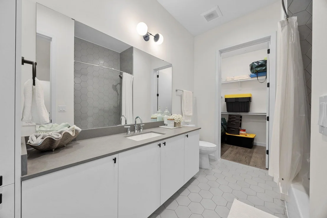 Photo of Unit 229 at 800 Embassy DR