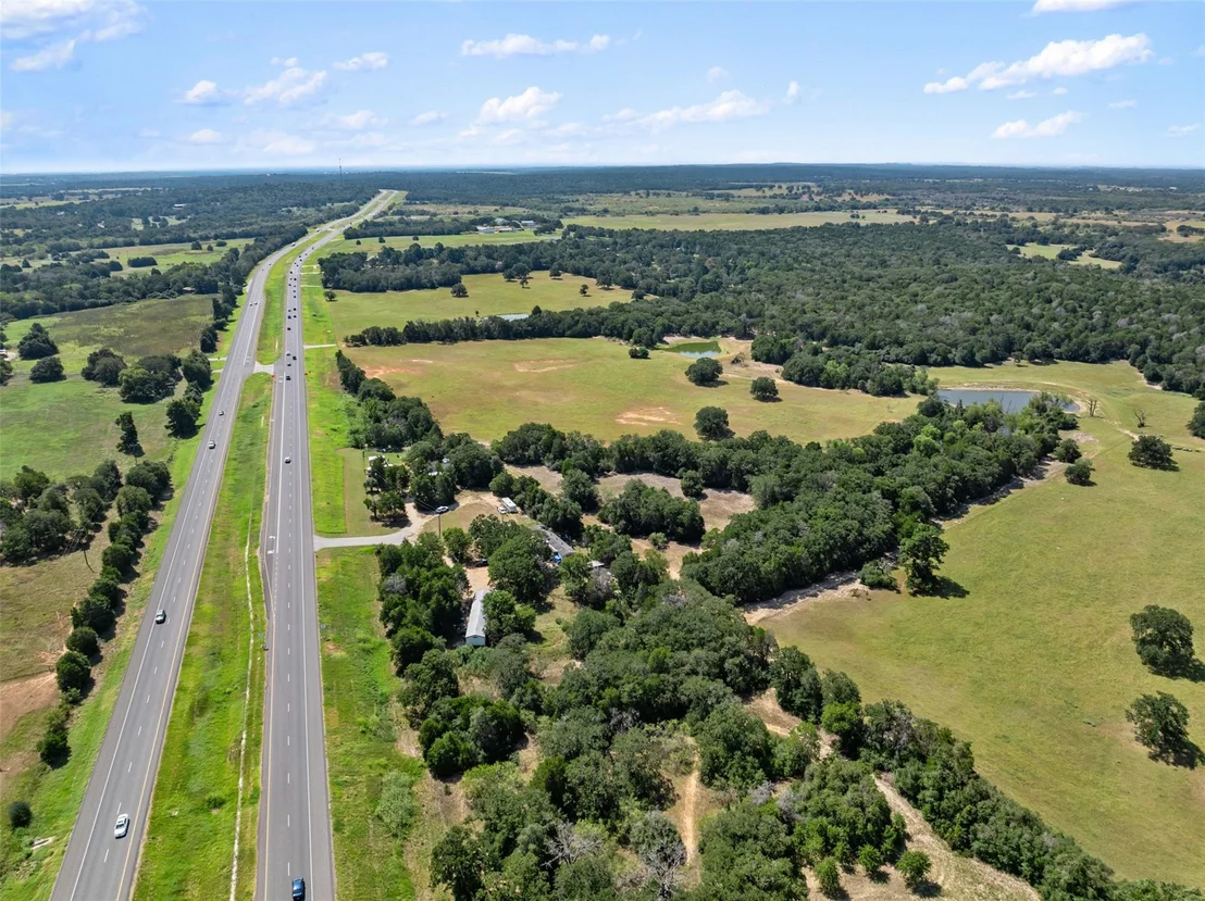 Photo of Unit 1 at 2057 US-290 Highway E