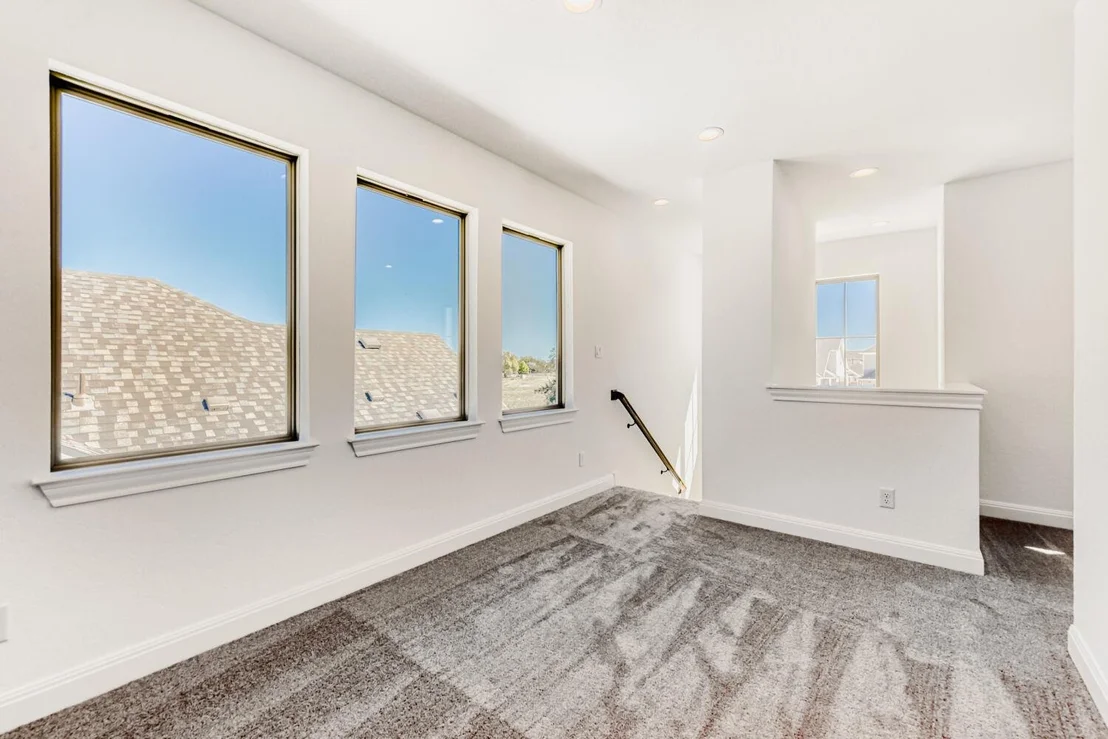Photo of 175 International ST
