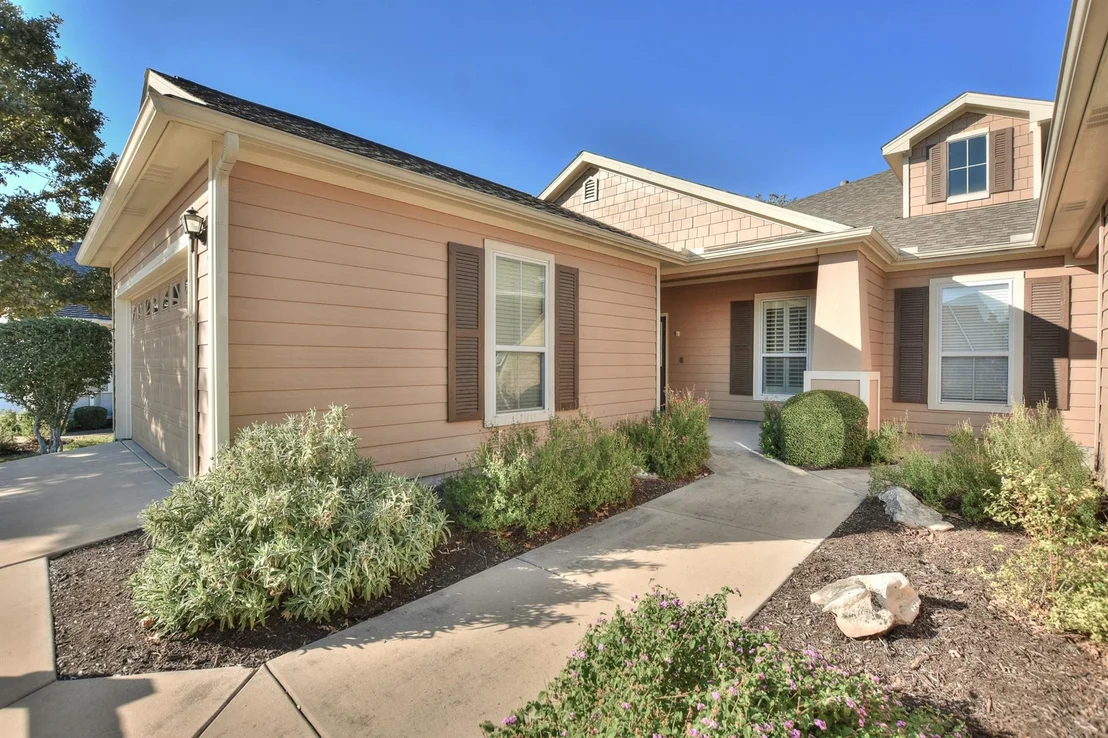 Photo of 245 Bonham LOOP