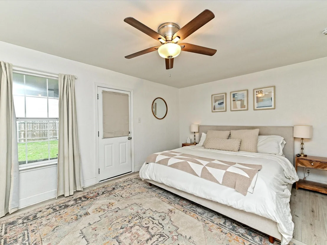 Photo of 1900 Mirabeau ST