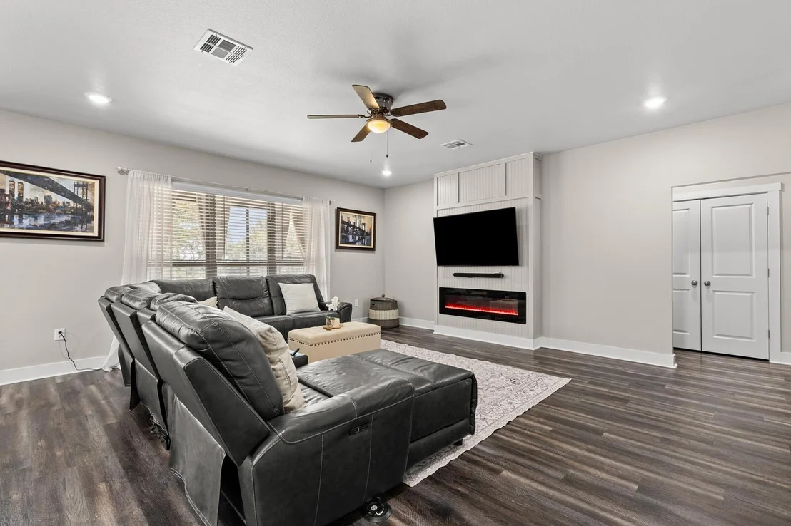 Photo of 15987 Crockett DR