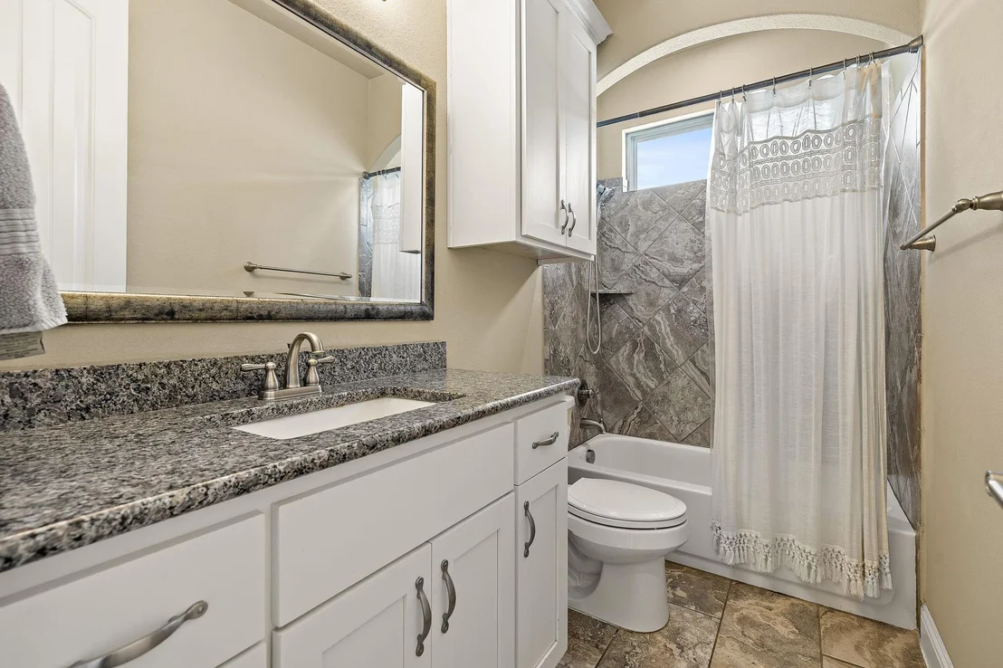 Photo of 1008 Jonathan CV