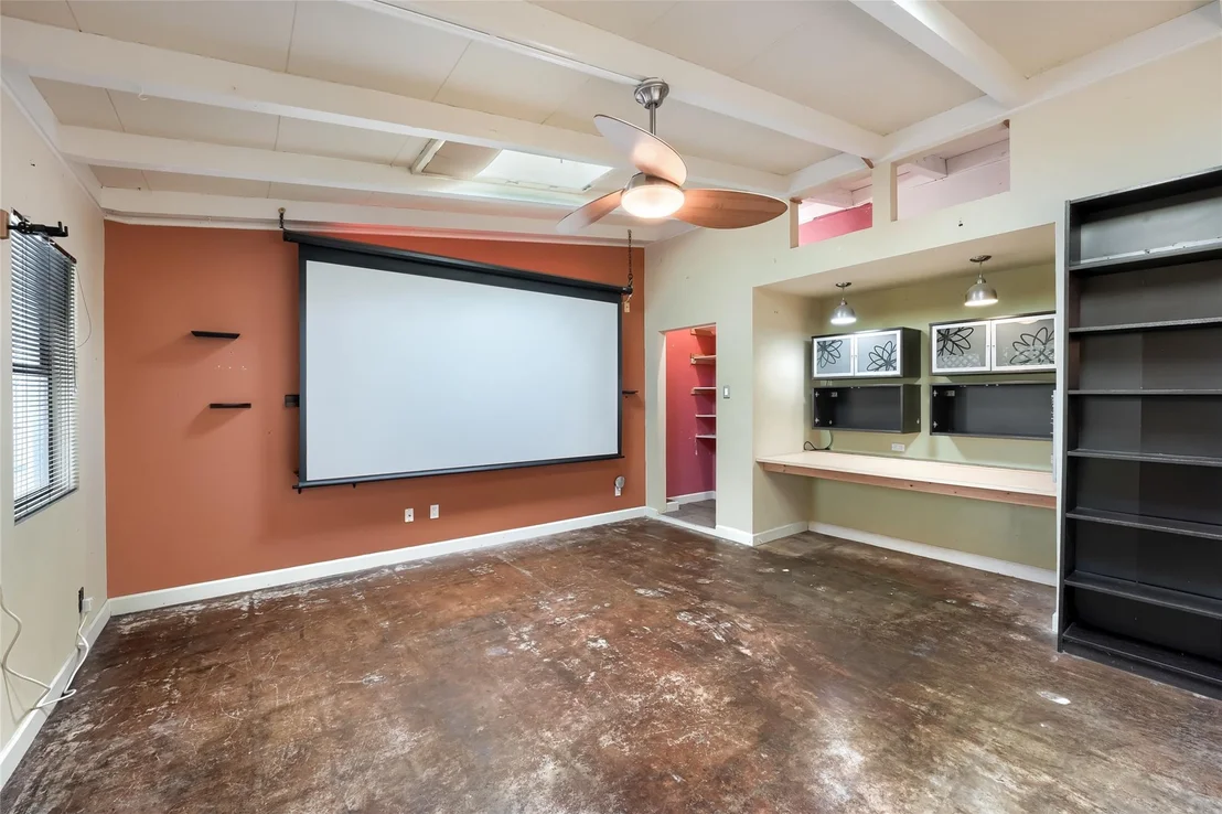 Photo of 2703 Addison Ave