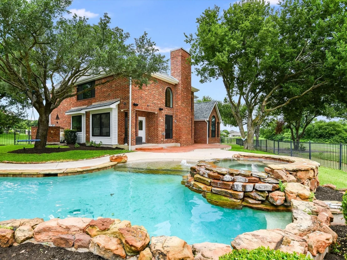 Photo of 2222 Hamlet CIR