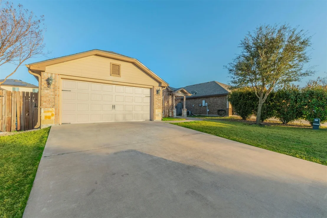 Photo of 6806 Ambrose CIR