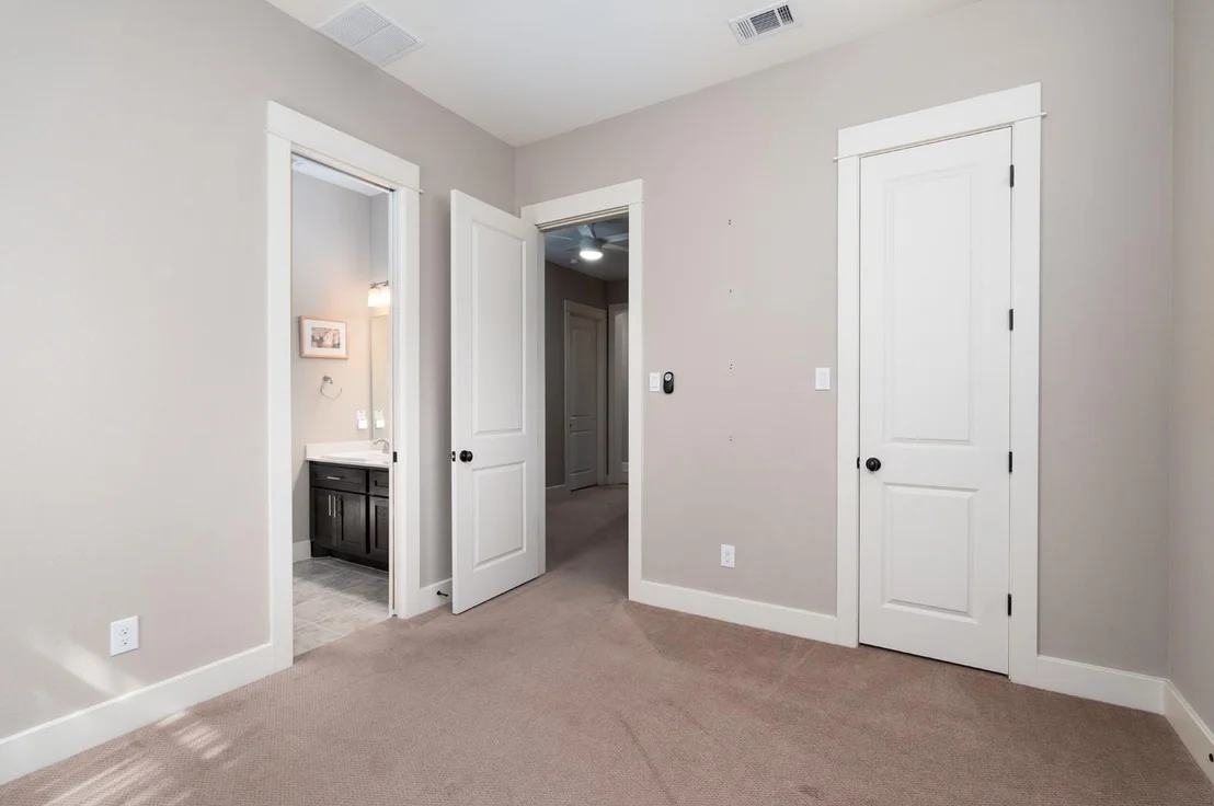 Photo of 2204 Lindell Ave