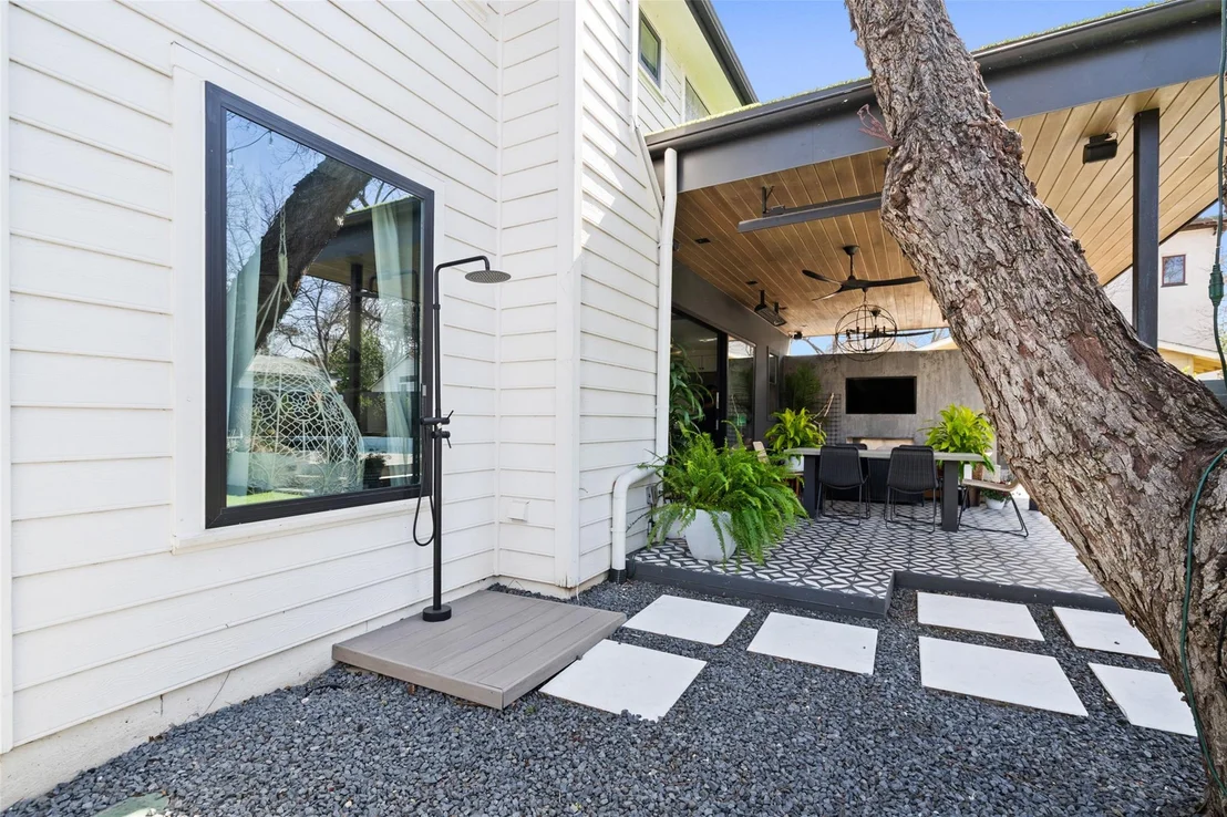 Photo of 1102 Kinney Ave