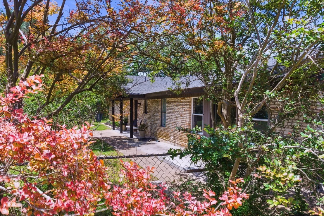 Photo of 8203 N Madrone TRL N