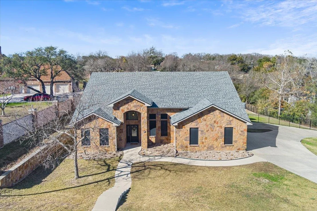 Photo of 3426 Summit CIR
