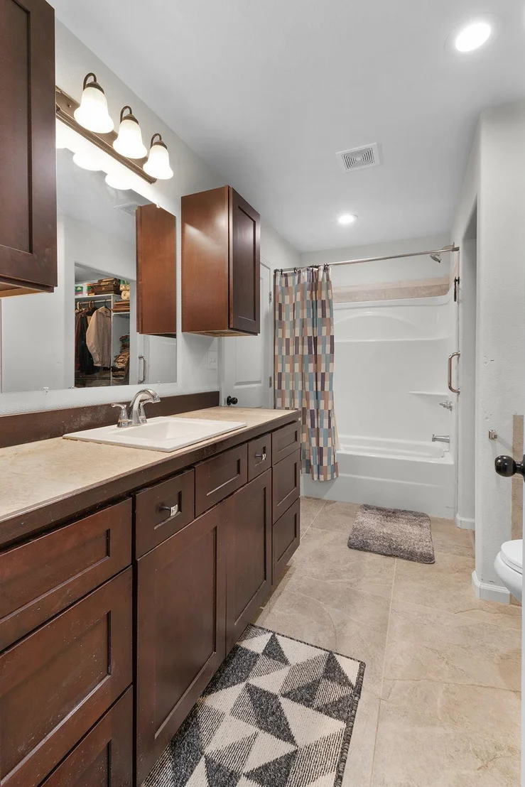 Photo of 211 Crestview