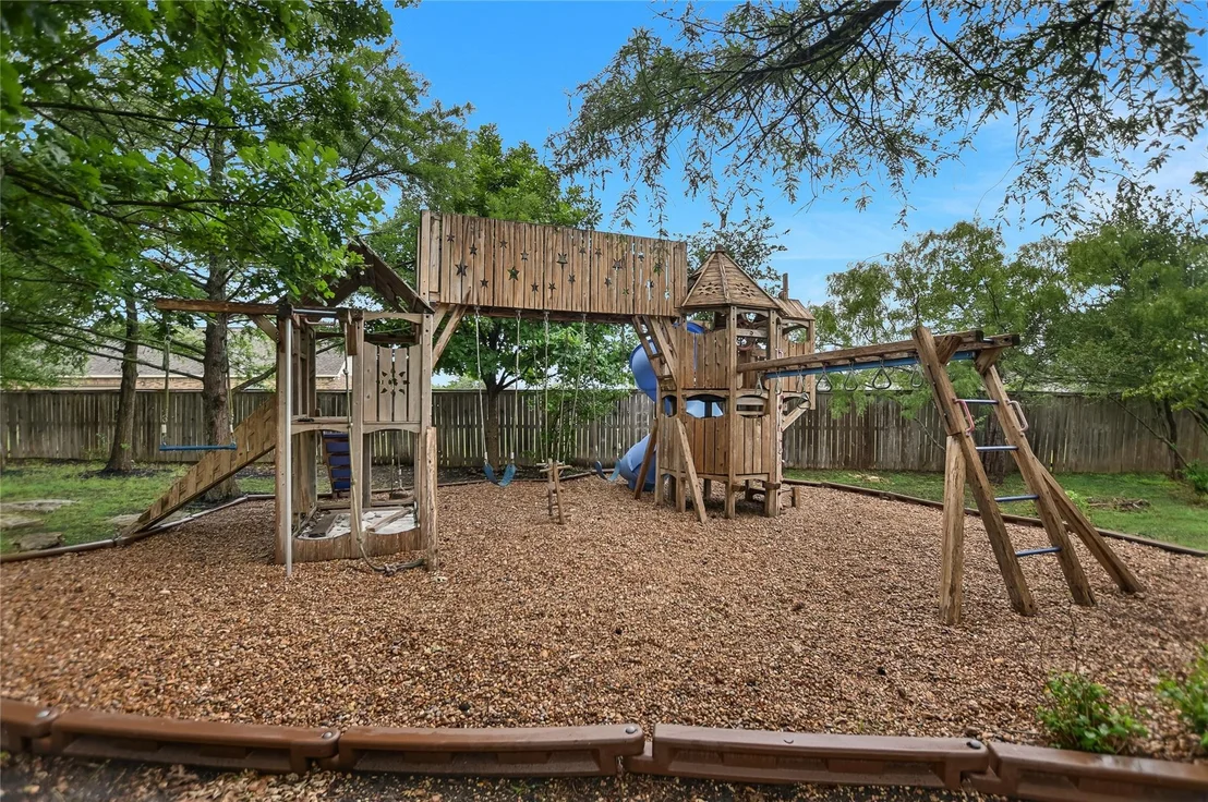 Photo of 112 Oak Plaza DR