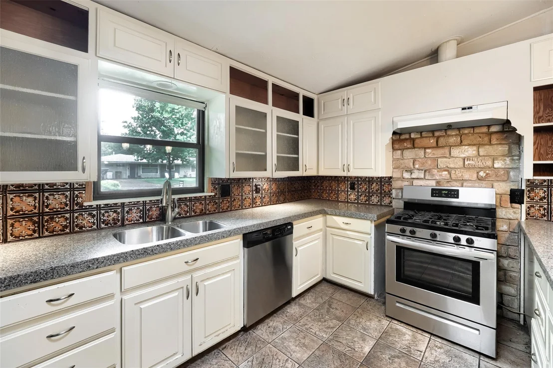 Photo of 2703 Addison Ave