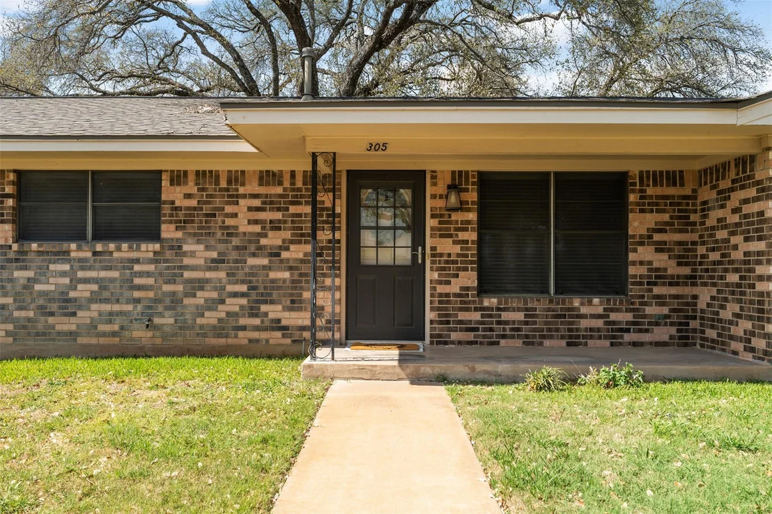 Photo of 305 Shannon LN