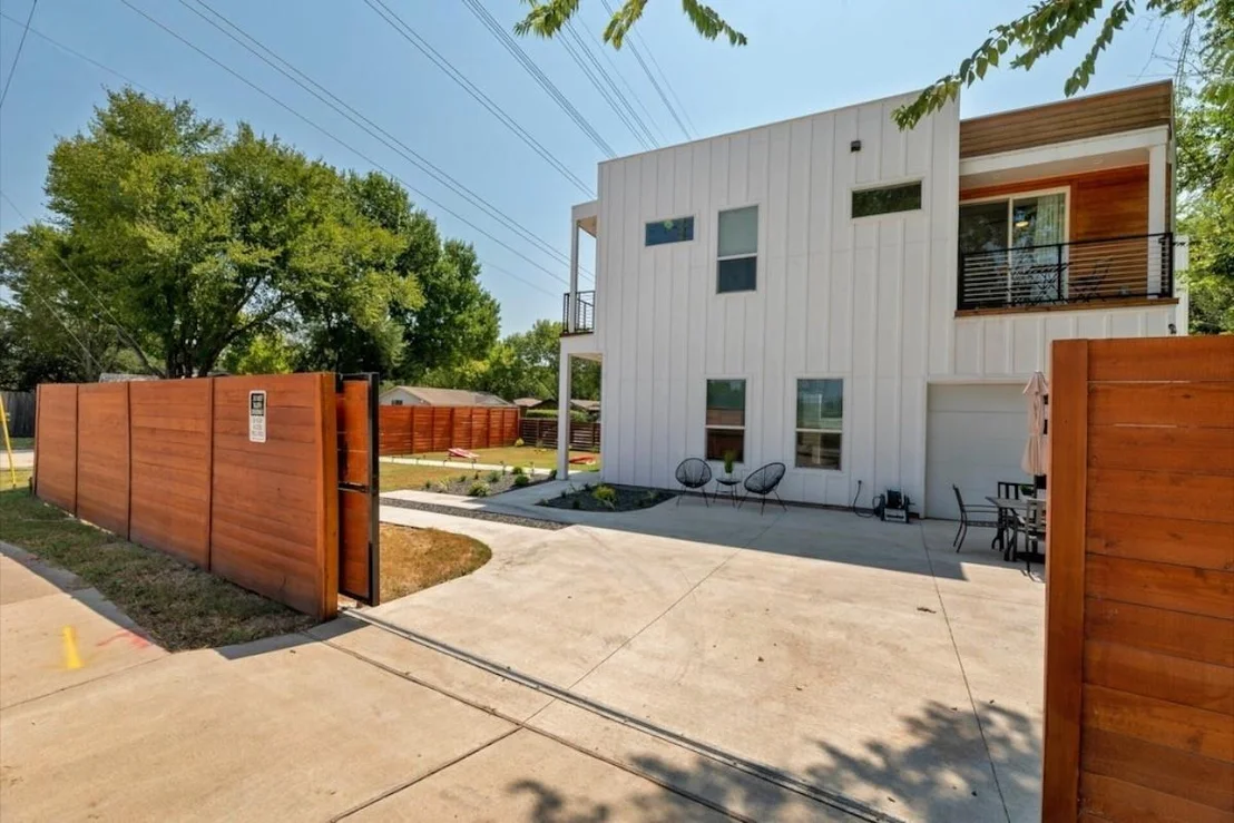 Photo of Unit 1 at 5401 Stuart Cir DR