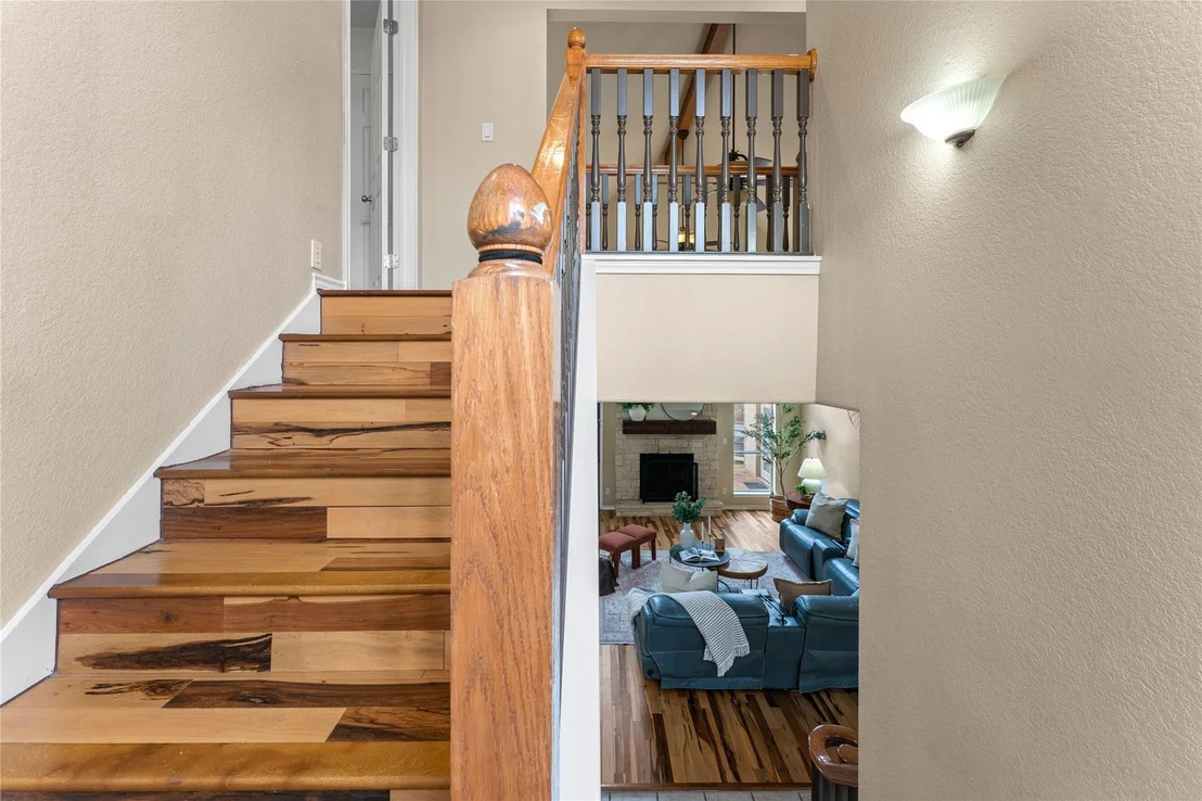 Photo of 1060 Great Oaks DR