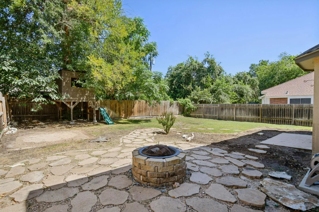 Photo of 1106 Red Bird DR
