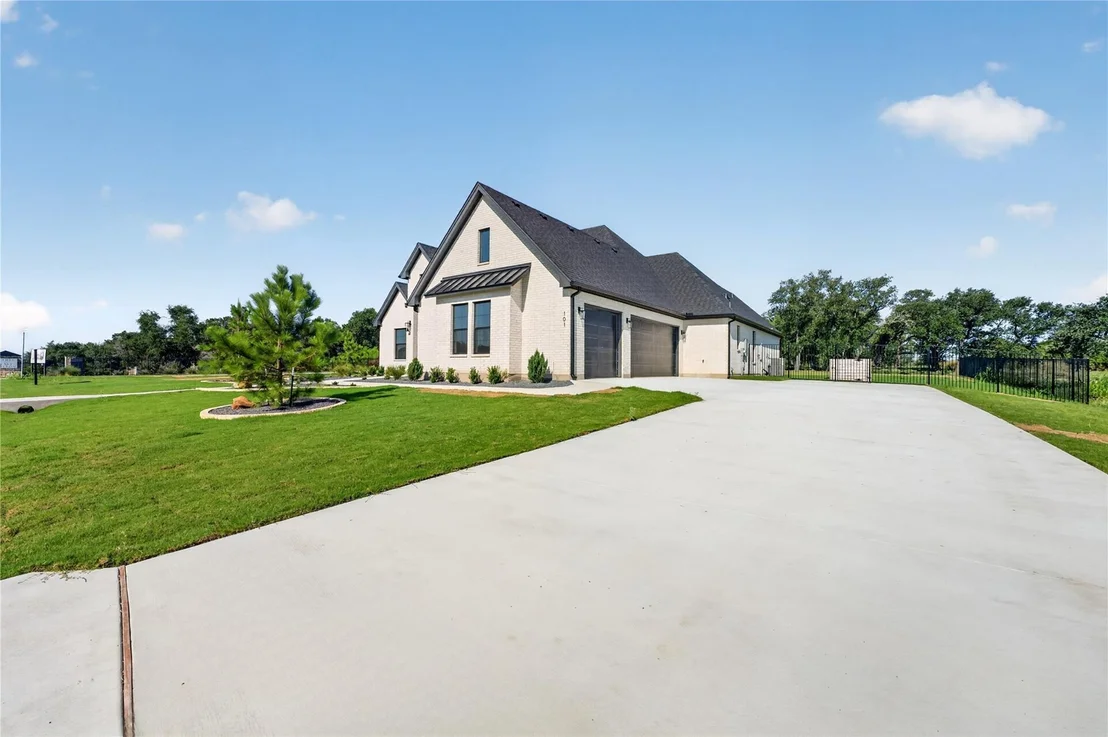 Photo of 101 Lakeview CT
