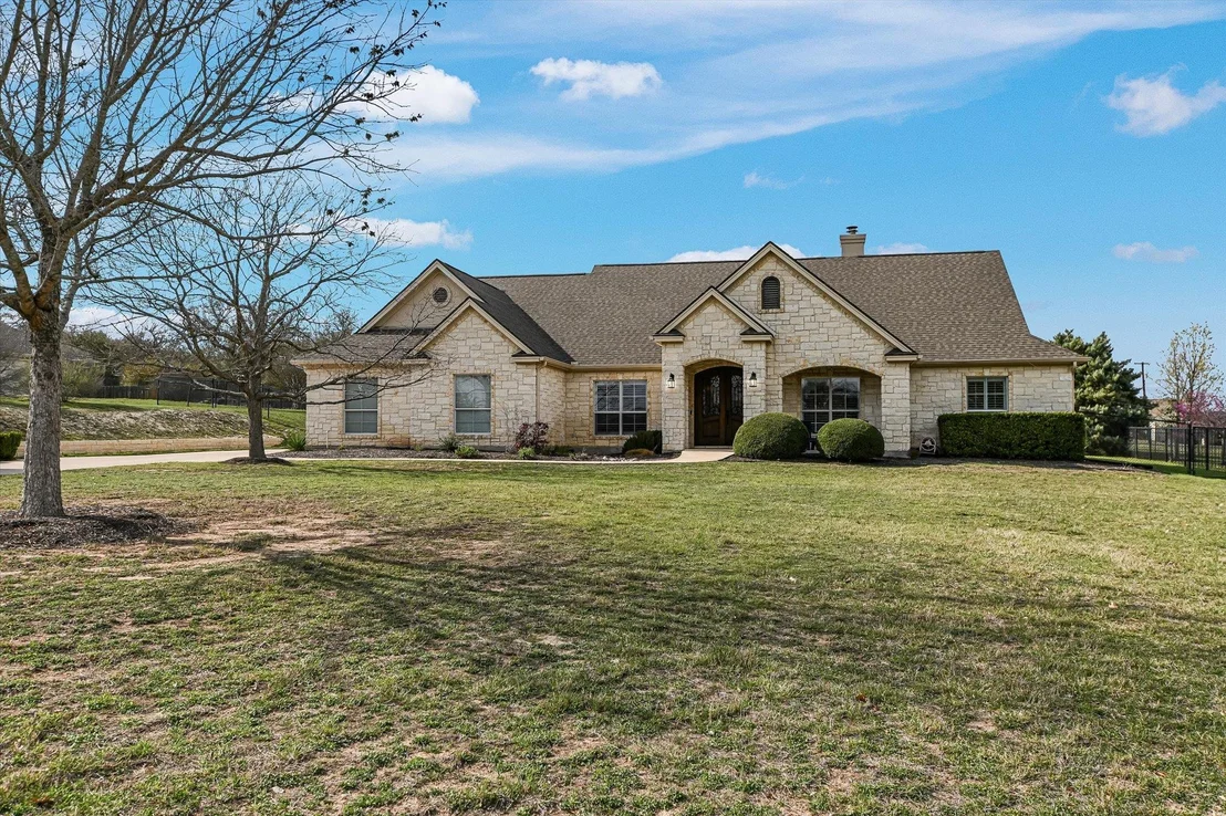 Photo of 604 Lake Side CV