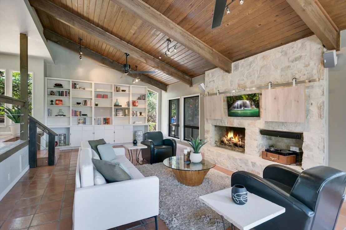 Photo of 1004 Castle Ridge RD