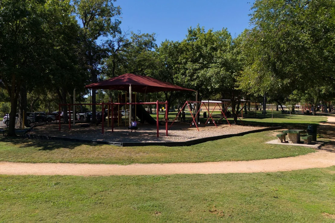 Photo of 1106 Live Oak DR