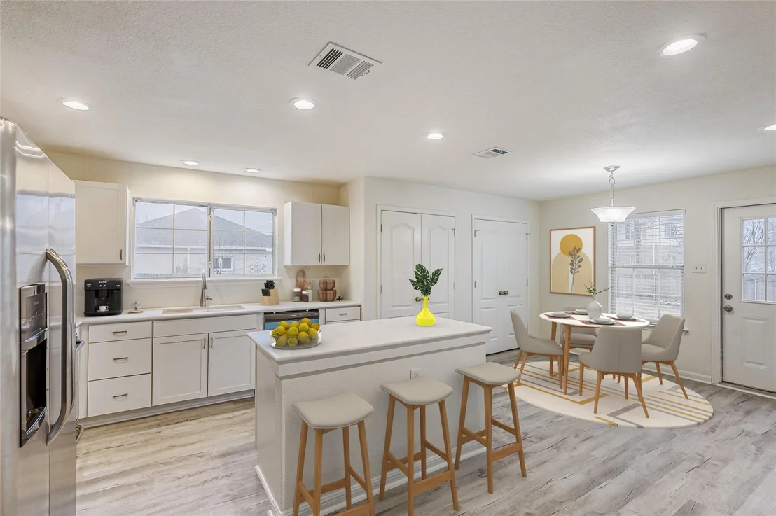 Photo of 113 Silver Lace LN