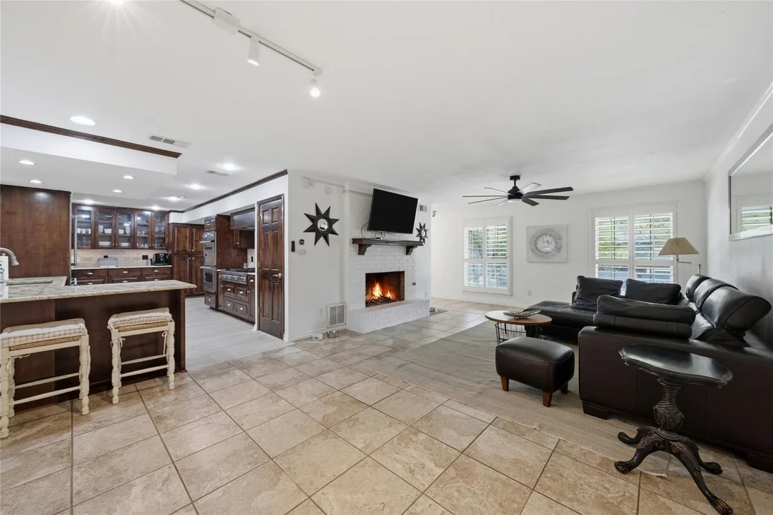 Photo of 3409 Lakeside DR