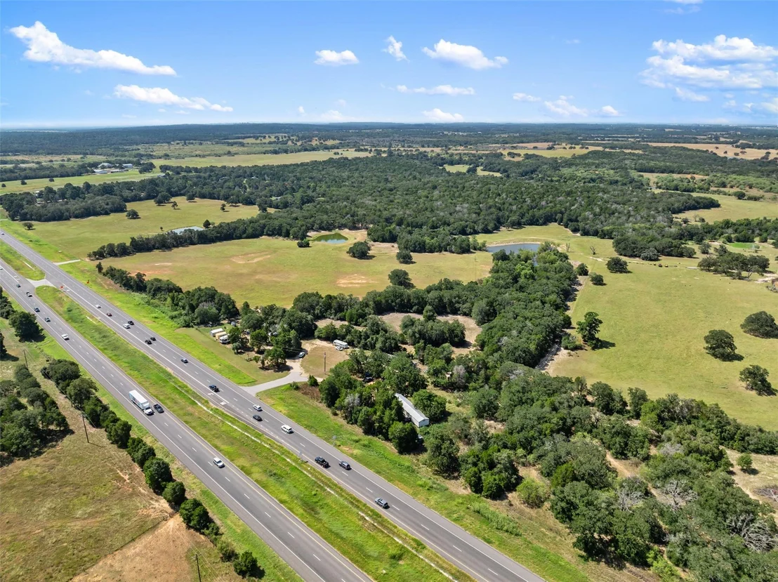 Photo of Unit 1 at 2057 US-290 Highway E