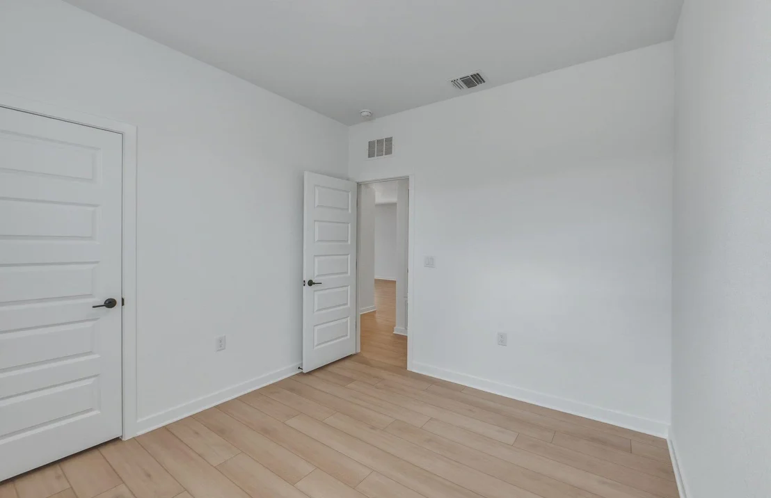 Photo of 124 Adlai Ave