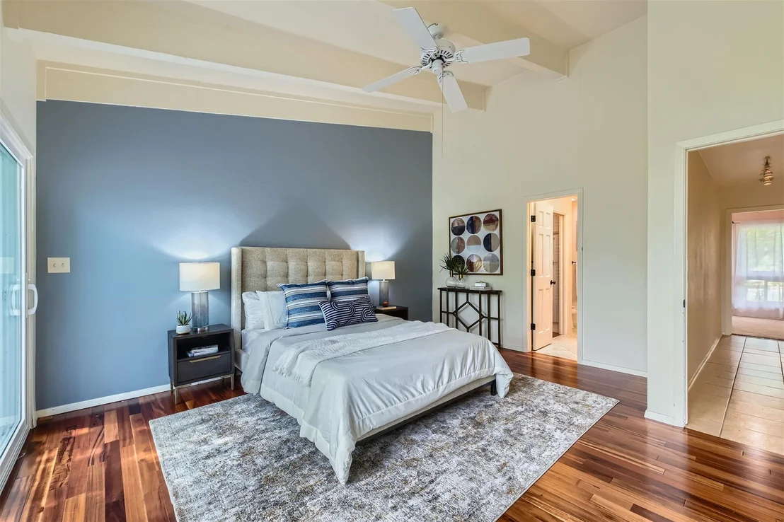 Photo of 1901 Cresthaven DR
