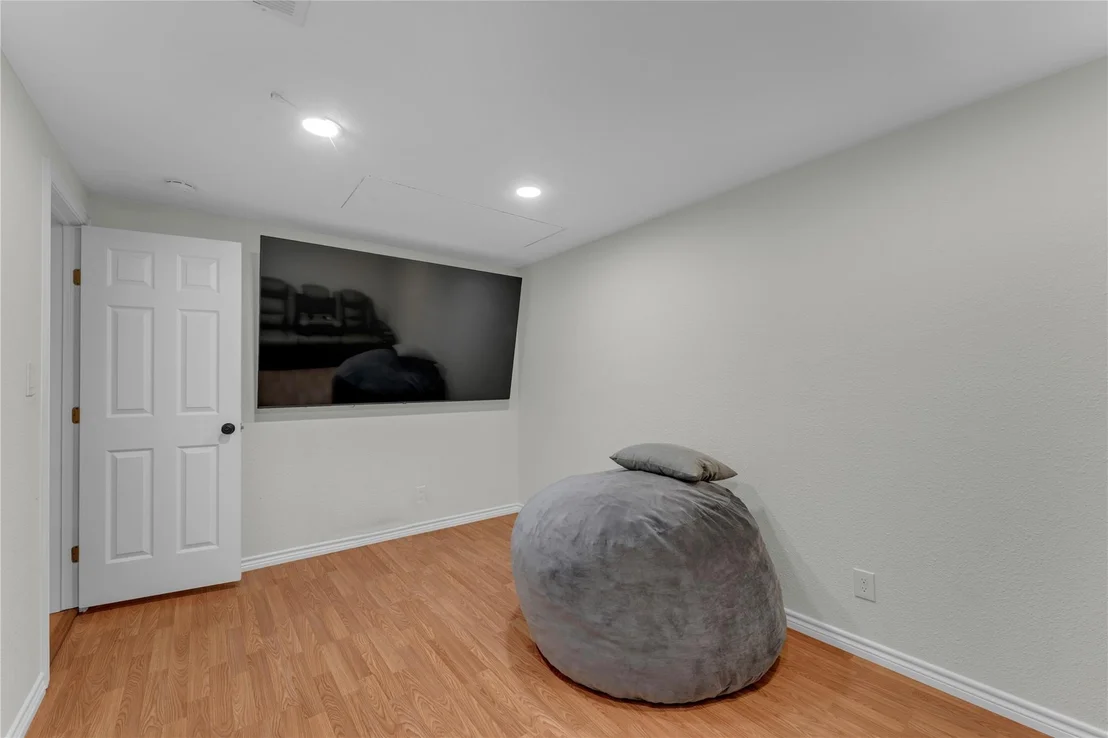 Photo of 312 Apache DR