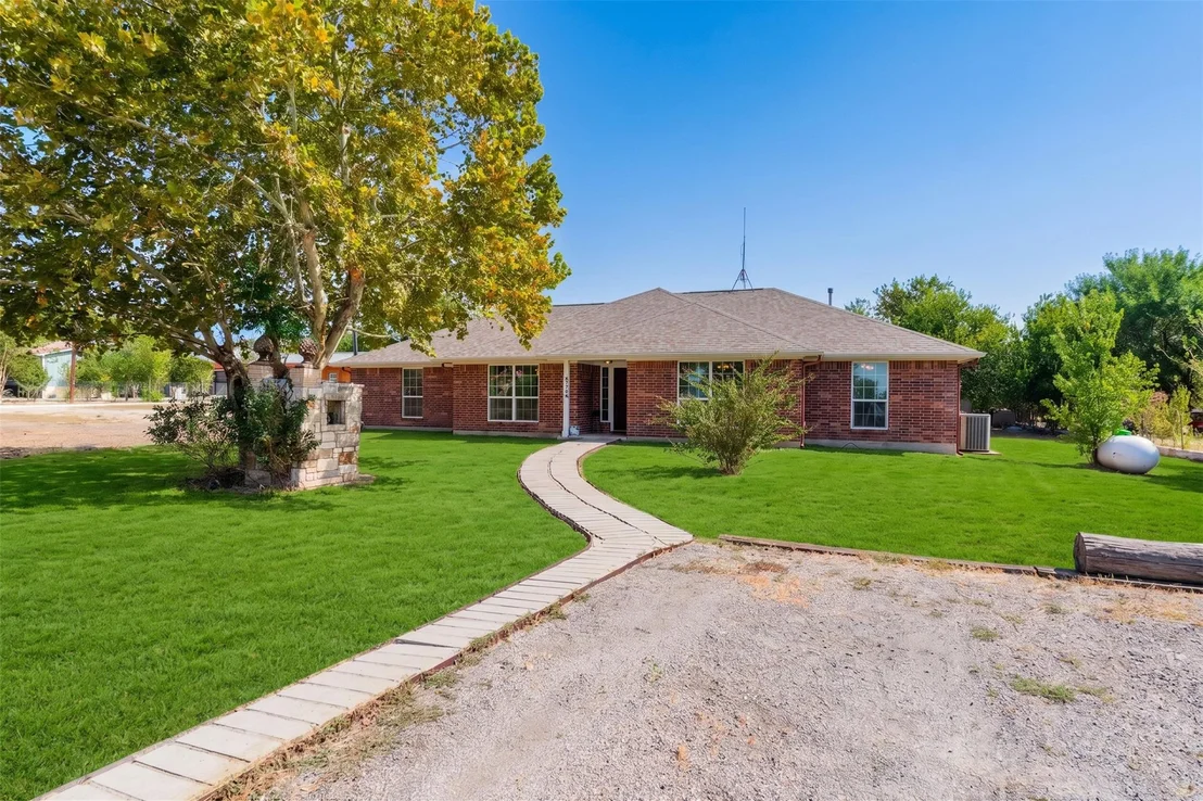Photo of 770 Green Acres