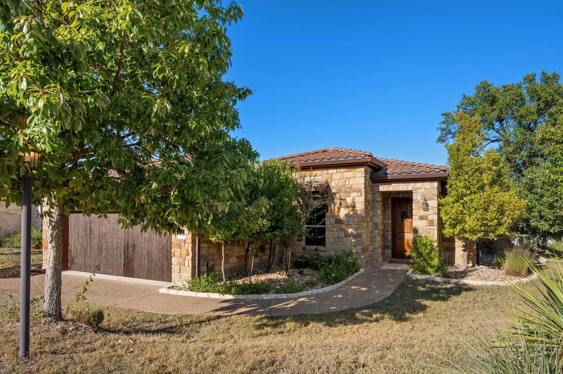 Photo of 102 Cedar Glen CV