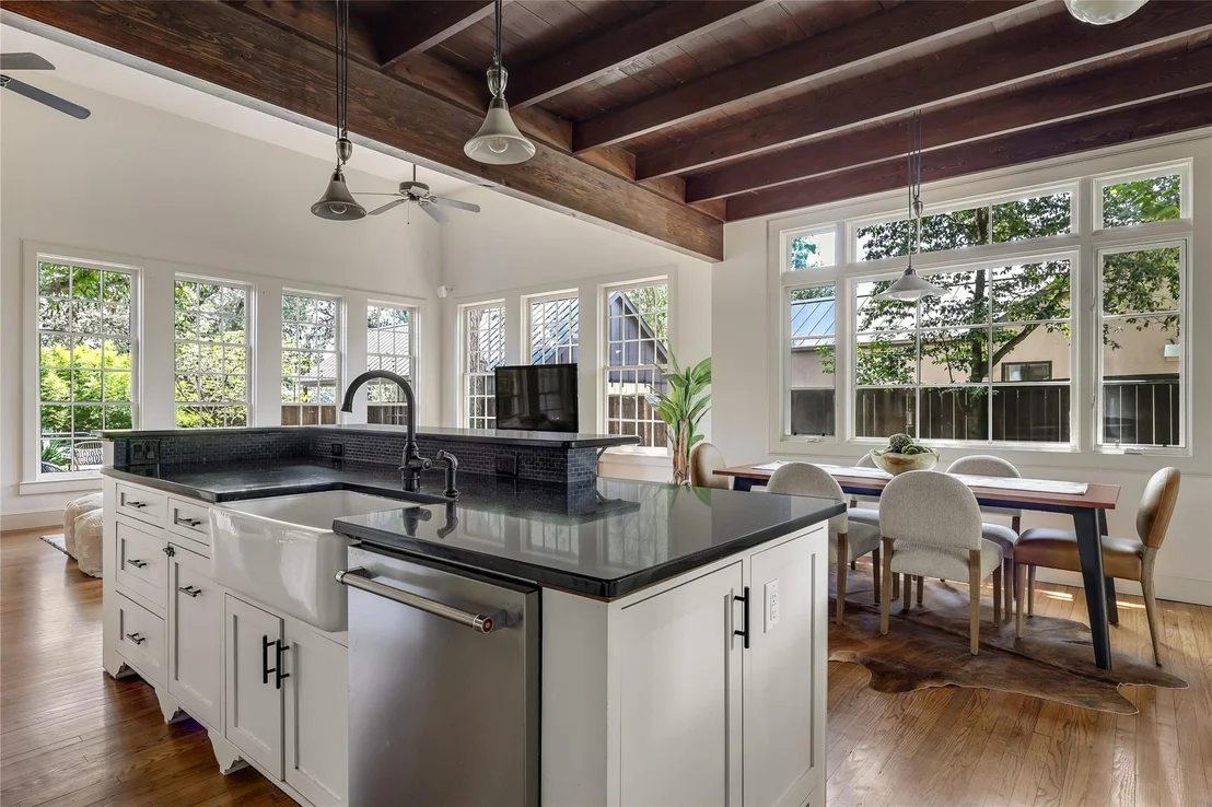 Photo of 4705 Fairview DR