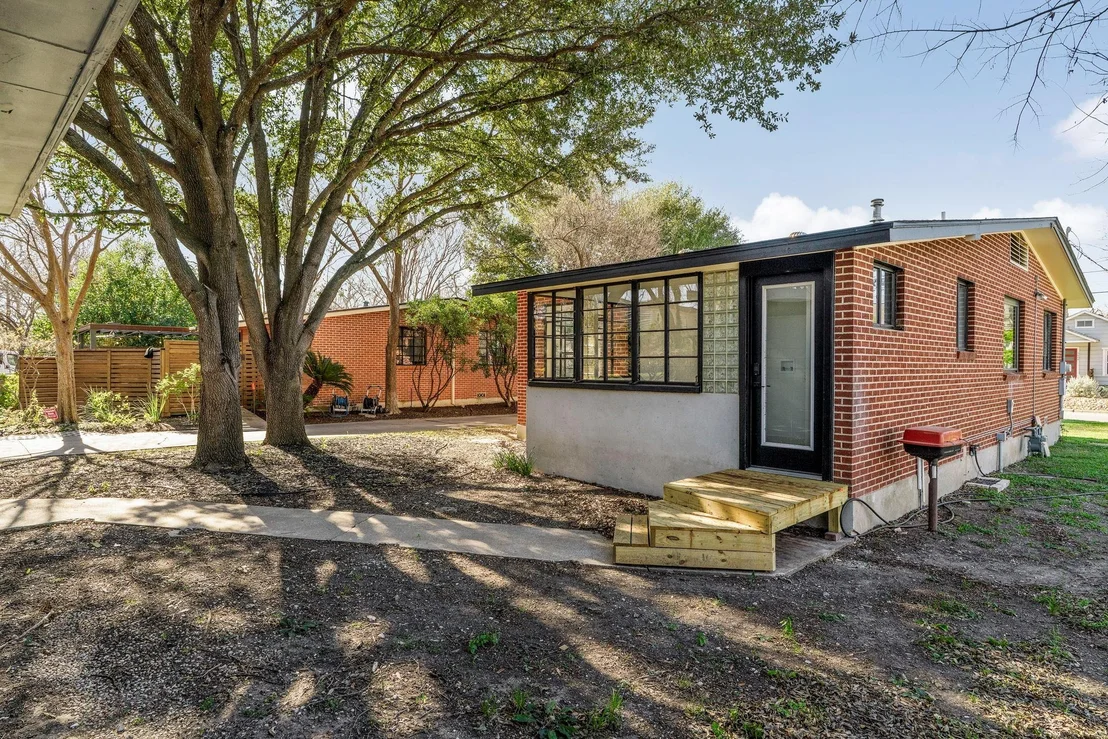 Photo of 5611 Joe Sayers Ave