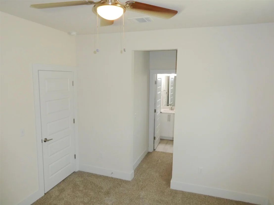 Photo of 8201 Greyhawk CV