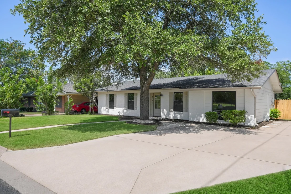 Photo of 7010 Miranda DR