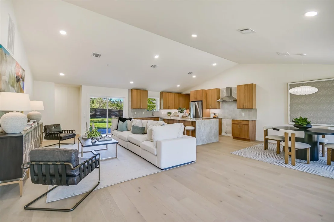 Photo of 2401 Rogge LN