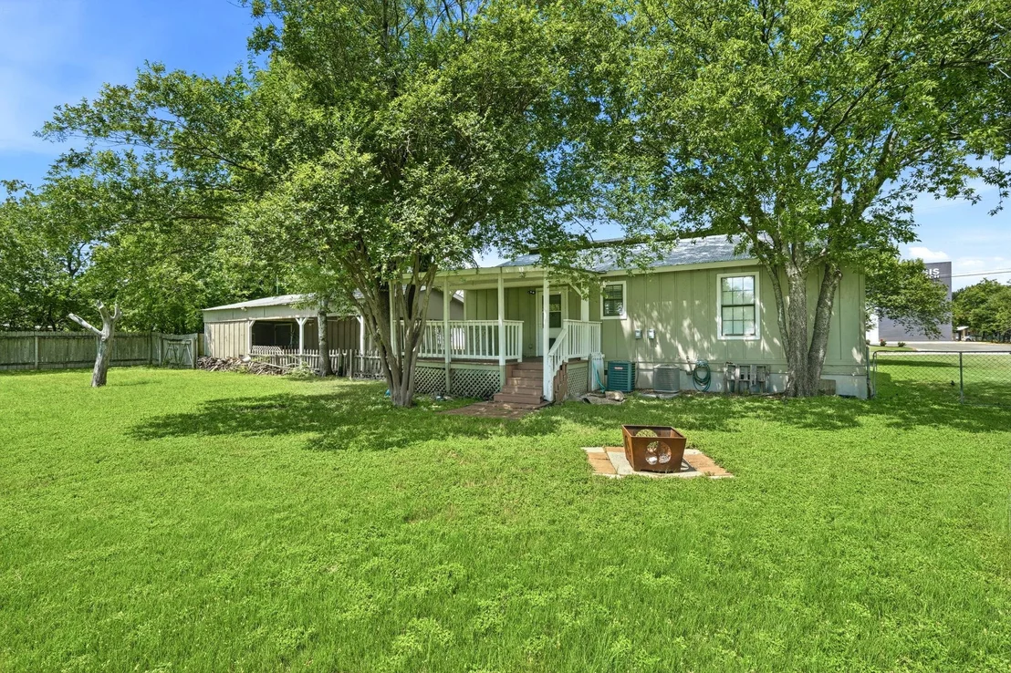 Photo of 903 SUMMIT CRES