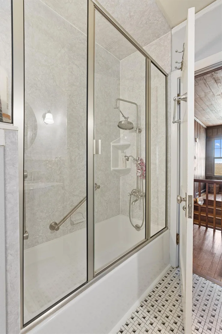 Photo of 1543 W Clark ST