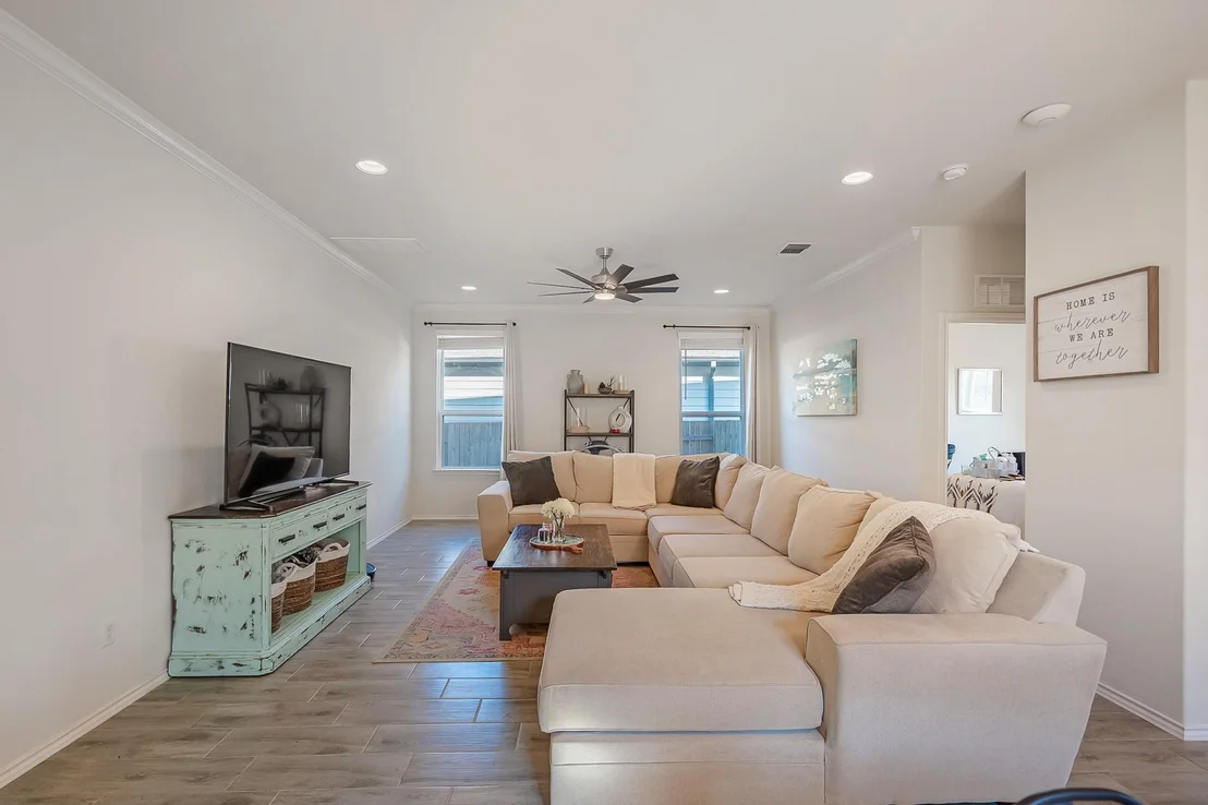 Photo of 221 Thornless CIR